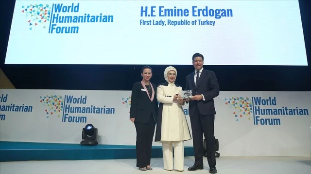 Emine Erdoğan'a İlham Verici Çalışmalarından Dolayı Fark Yaratan Ödülü Verildi