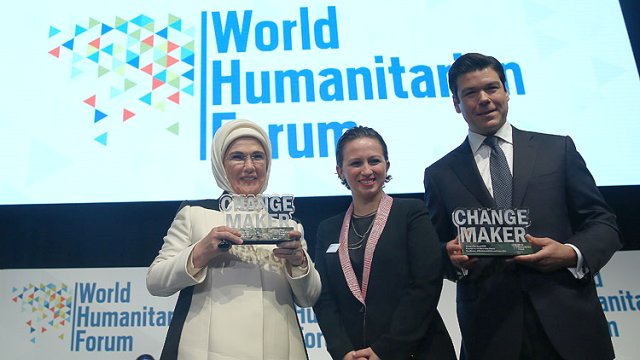 Emine Erdoğan'a İlham Verici Çalışmalarından Dolayı Fark Yaratan Ödülü Verildi