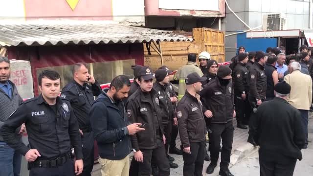 Kontrolden Çıkan Kamyon, Kahvehaneye Daldı! Ölü ve Yaralılar Var