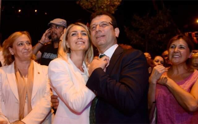 Mazbatasını Alan Ekrem İmamoğlu Kimdir? İşte İmamoğlu'nun Gözlerden Uzak Tuttuğu Ailesi