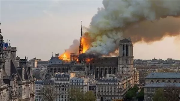 Notre Dame Katedrali'nin Kulesinin Yeniden Yapılması İçin Yarışma Düzenlenecek