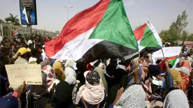 Sudan'ın Devrik Devlet Başkanı Beşir Cezaevine Sevk Edildi