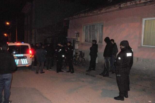 Gece Yarısı Tartışma Yaşayan 2 Arkadaş Birbirini Bıçaklayıp Öldürdü