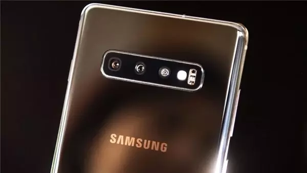 Samsung, Galaxy S10'un Bright Night Özelliğini Manuel Hale Getirdi