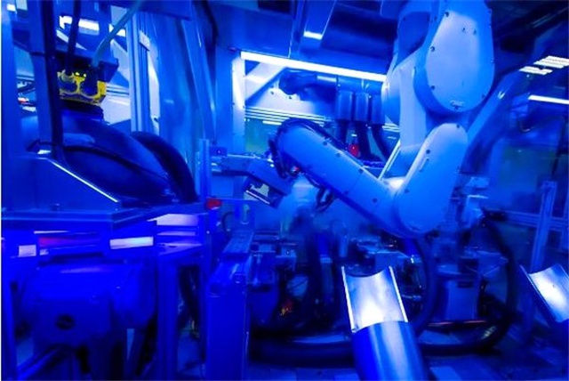 Yılda 1 Milyondan Fazla İphone'u Parçalayan Dönüşüm Robotu Daisy Nasıl Çalışıyor?
