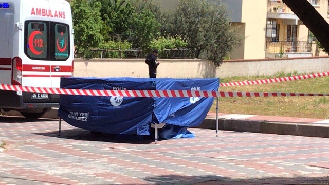 Cinnet Getiren Genç, Kız Arkadaşının Evinde Katliam Yaptı: 3 Ölü