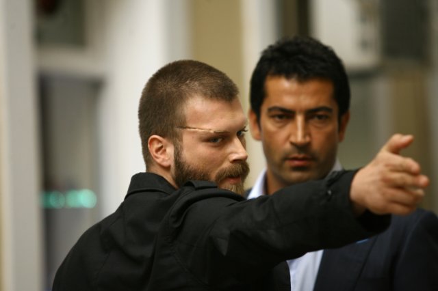 Oyuncu Tarık Tarcan, Kenan İmirzalıoğlu'nu Yerdi Kıvanç Tatlıtuğ'u Göklere Çıkardı