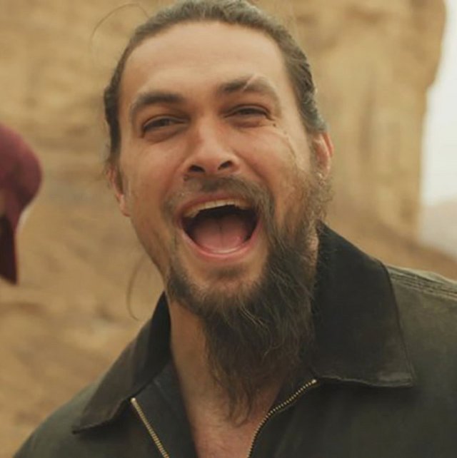 Yakışıklı Oyuncu Jason Momoa, Çevreyi Korumak İçin 7 Yıl Aradan Sonra Sakallarını Kesti