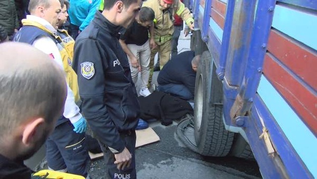 Bisikletiyle Birlikte Kamyonun Altında Kalan Gencin İmdadına <a class='keyword-sd' href='/itfaiye/' title='İtfaiye'>İtfaiye</a> Ekipleri Yetişti