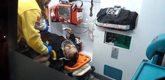 Araçlarındaki Hasarı İncelerken Otomobil Çarptı: 3 Yaralı