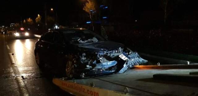 Araçlarındaki Hasarı İncelerken Otomobil Çarptı: 3 Yaralı
