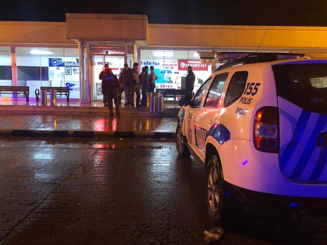 Kız Arkadaşına Mesaj Atatan Kişiyi Pompalı Tüfekle Yaraladı