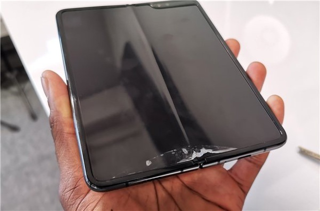 Samsung Galaxy Fold'un Ön Satışı Geçici Süreliğine İptal Edildi