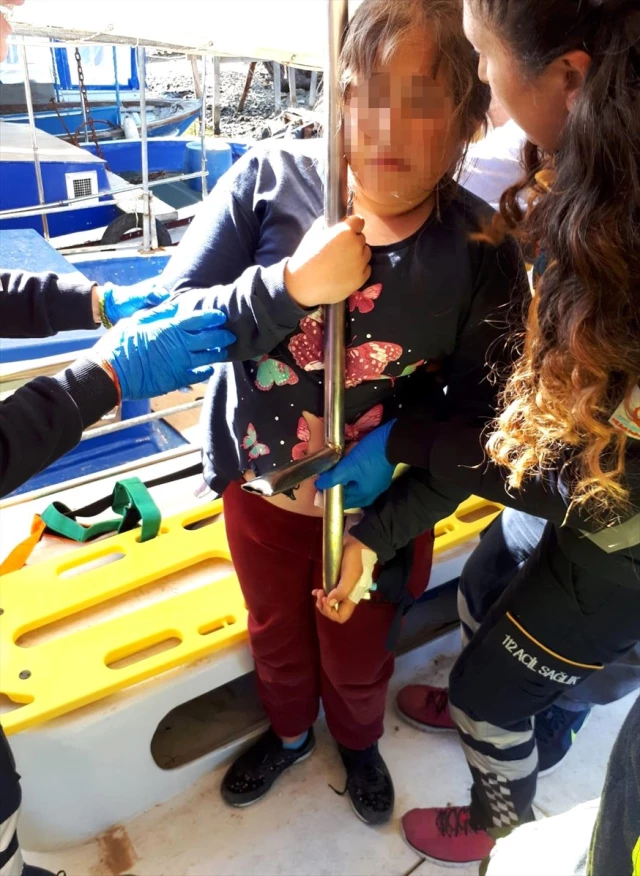 Teknede Karnına Korkuluk Demiri Saplanan Kız Çocuğu Ağır Yaralandı!