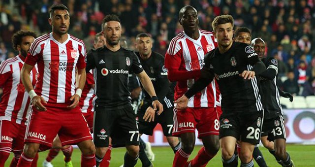 Beşiktaş, Sivasspor'u Deplasmanda 2-1 ile Geçti
