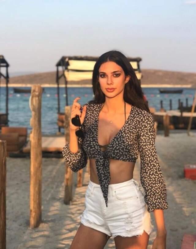 Defne Samyeli'nin Eski Eşi, Kızları Deren Talu'nun Cesur Paylaşımlarına Resti Çekti