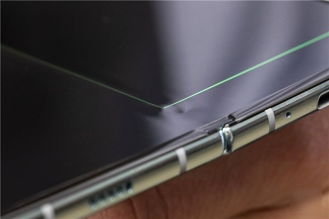 Ekran Sorunları Yaşayan Samsung Galaxy Fold'un Çıkış Tarihi Ertelendi