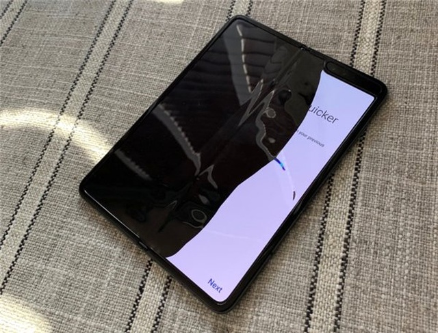 Ekran Sorunları Yaşayan Samsung Galaxy Fold'un Çıkış Tarihi Ertelendi