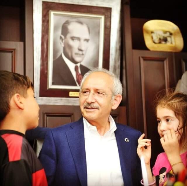 Kemal Kılıçdaroğlu Kimdir ve Kaç Yaşında?