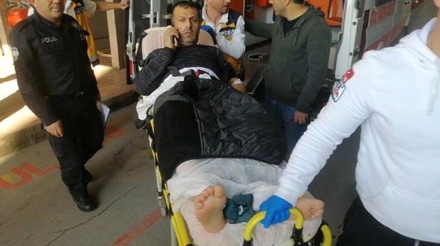 Öfkeli Şahıs, Alacak Verecek Yüzünden Husumetli Olduğu Adama, Eşinin Yanında Kurşun Yağdırdı