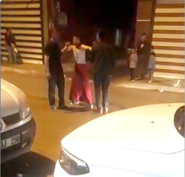 Tacizciye, Sütyen ve Etek Giydirip Sokaklarda Gezdirdiler