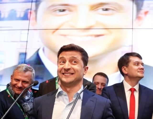 Vladimir Zelenskiy Kimdir?: Ukrayna Devlet Başkanı Seçilen ve Dizisi Gerçek Olan Komedyen