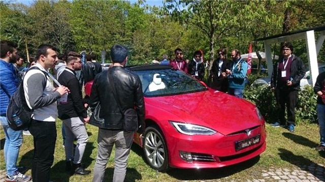 İstanbul'da Düzenlenen Elektrikli ve Hibrit Otomobiller Etkinliği, Büyük İlgi Gördü