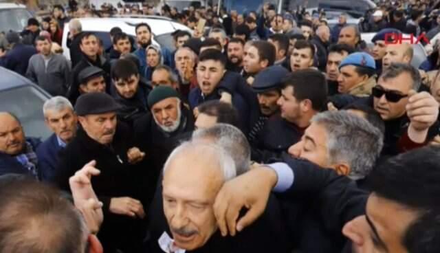 Kemal Kılıçdaroğlu'na Yumruk Atan Saldırgan, Adli Kontrol Şartı ile Serbest Bırakıldı