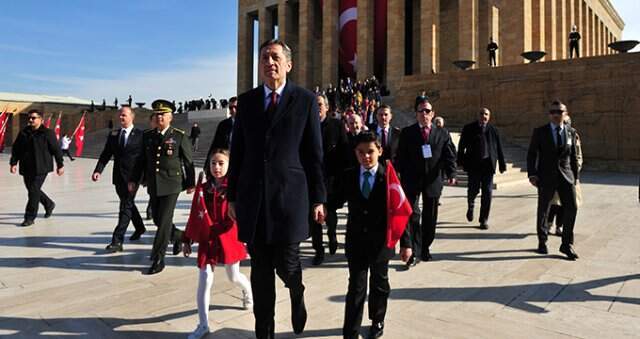 TBMM Başkanı Mustafa Şentop ve Devlet Erkanı Anıtkabir'de Atatürk'ün Huzuruna Çıktı TBMM Başkanı Mustafa Şentop ve Devlet Erkanı Anıtkabir'de Atatürk'ün Huzuruna Çıktı