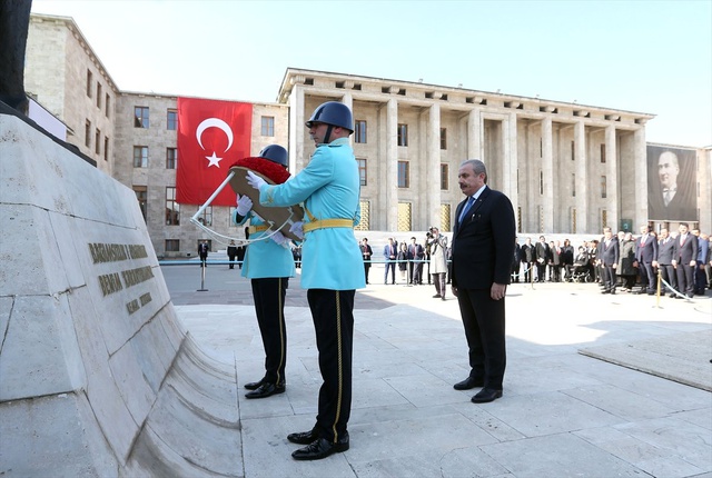 TBMM Başkanı Mustafa Şentop ve Devlet Erkanı Anıtkabir'de Atatürk'ün Huzuruna Çıktı