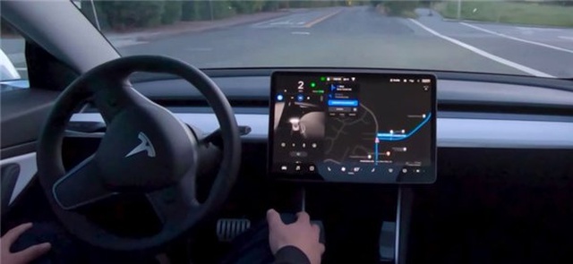 Tesla'dan Otopilot Grafikleriyle Yeni Otonom Araç Demosu (Video)