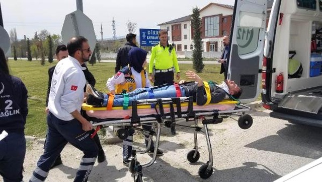 Aile, Kızlarından Ayrılmayan Genci Dövüp Boş Araziye Attı