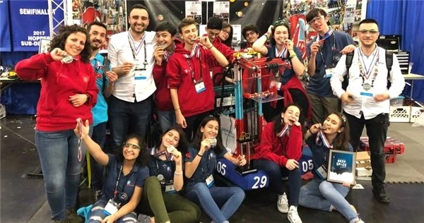Darüşşafaka Robot Kulübü, Dünyanın En İyi Robot Kulüpleri Arasına Girmeyi Başardı