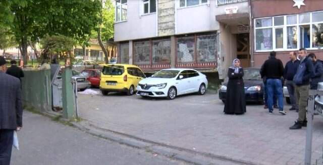 Pencereden Aşağı Bakan Anne, Oğlunun Yerde Kanlar İçinde Yattığını Gördü! Pencereden Aşağı Bakan Anne, Oğlunun Yerde Kanlar İçinde Yattığını Gördü!