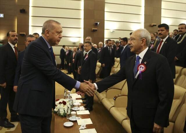 Saldırının Ardından Kılıçdaroğlu ve Erdoğan İlk Kez Bir Araya Geldi Saldırının Ardından Kılıçdaroğlu ve Erdoğan İlk Kez Bir Araya Geldi