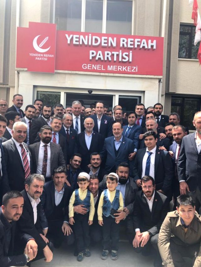 Fatih Erbakan, Çektirdiği Fotoğrafla Temel Karamollaoğlu'na Nispet Yaptı