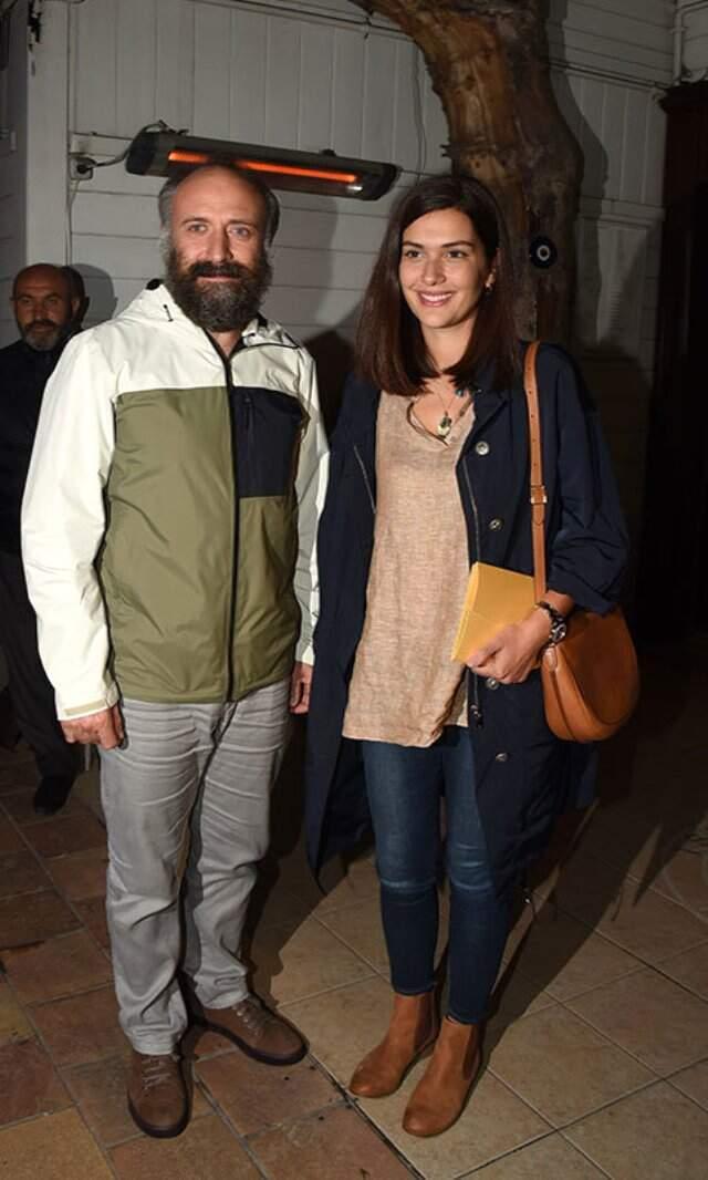 Halit Ergenç ve Bergüzar Korel, Ramazan Ayında İhtiyaç Sahiplerine Yardım İçin Kolları Sıvadı