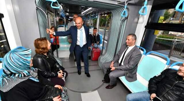 İzmir'de 'Halk Taşıt' Dönemi Başladı! Toplu Taşıma Yüzde 50 İndirimli Hizmet Veriyor İzmir'de