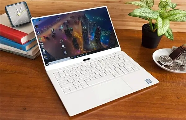 Dell, Xps 17'nin Yanı Sıra Dual Screen Modeli Üzerinde de Çalışıyor