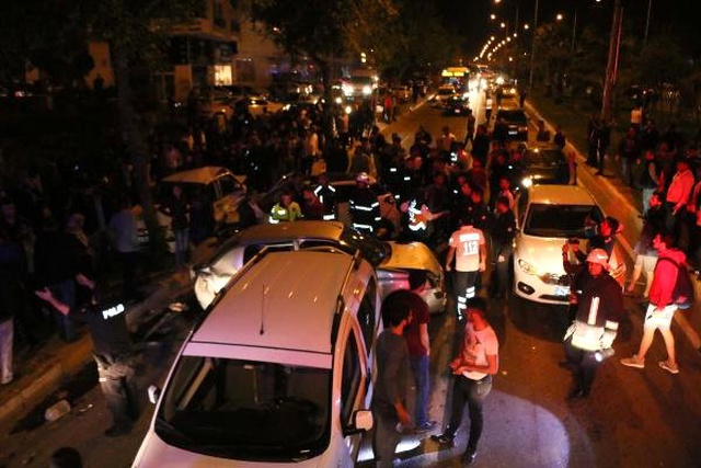 Adıyaman'da 5 Aracın Karıştığı Zincirleme Kazada 15 Kişi Yaralandı