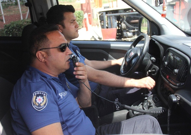 Polisler, Başakçılara Karşı Patates Tarlasında Nöbet Tuttu