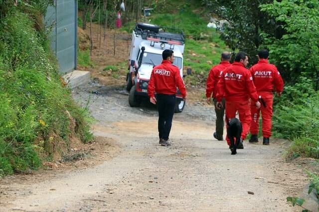 Rize'nin Fındıklı İlçesinde Kaybolan 2 Çocuk Ormanlık Alanda Bulundu Rize'nin Fındıklı İlçesinde Kaybolan 2 Çocuk Ormanlık Alanda Bulundu