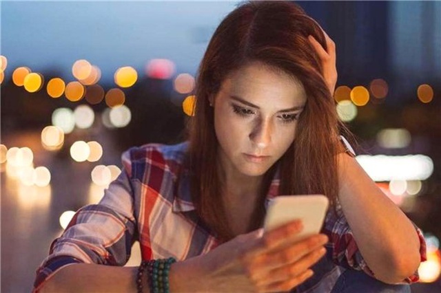 <a class='keyword-sd' href='/sosyal-medya/' title='Sosyal Medya'>Sosyal Medya</a>, Genç Kızları Genç Erkeklerden Daha Çok Depresyona Sokuyor