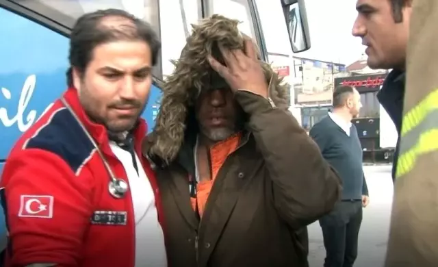 Otobüs Tekerinin Boşluğunda Yolculuk Yapmaya Çalışan Yabancı Uyruklu Şahsı Şoför Ele Verdi