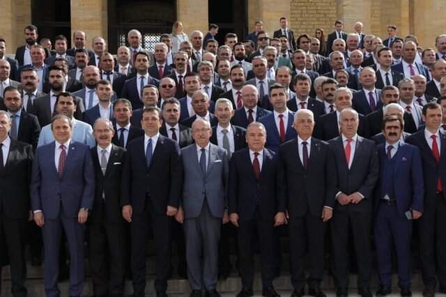 CHP'li Belediye Başkanları Anıtkabir'de CHP'li Belediye Başkanları Anıtkabir'i Ziyaret Etti