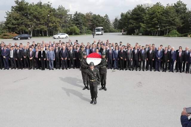 CHP'li Belediye Başkanları Anıtkabir'de CHP'li Belediye Başkanları Anıtkabir'i Ziyaret Etti