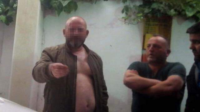 Çocuklarını Görmeye Giden Baba Mahallelinin Saldırısına Uğradı Çocuklarını Görmeye Giden Baba Mahallelinin Saldırısına Uğradı