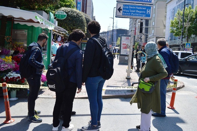 Öfkeli Ağabey, Evli Kız Kardeşini Sokak Ortasında Tanımadığı Bir Adamla Görünce Kurşun Yağdırdı