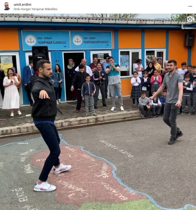 Oyuncu Ümit Erdim Deli Dana Dansıyla Hayranlarını Kırdı Geçirdi