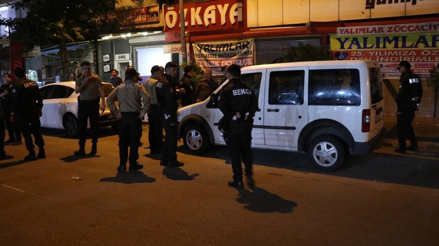 Otomobili Yanarken Kameraya Kaydeden Vatandaşlara Ateş Açtı!
